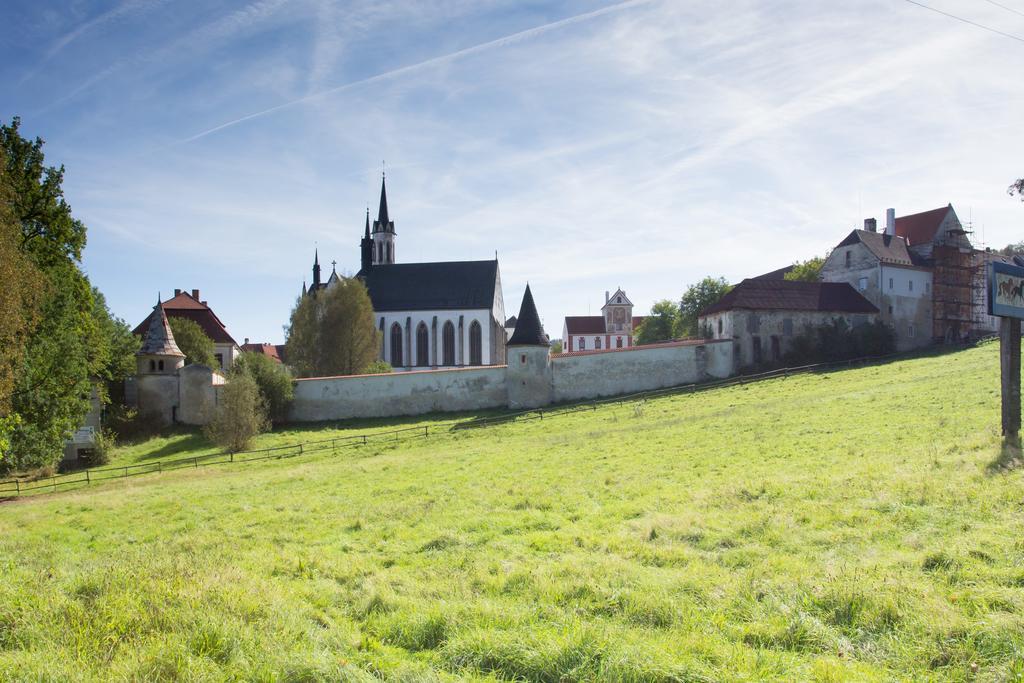 Ubytovna Pod Hrazi Vyšší Brod Extérieur photo